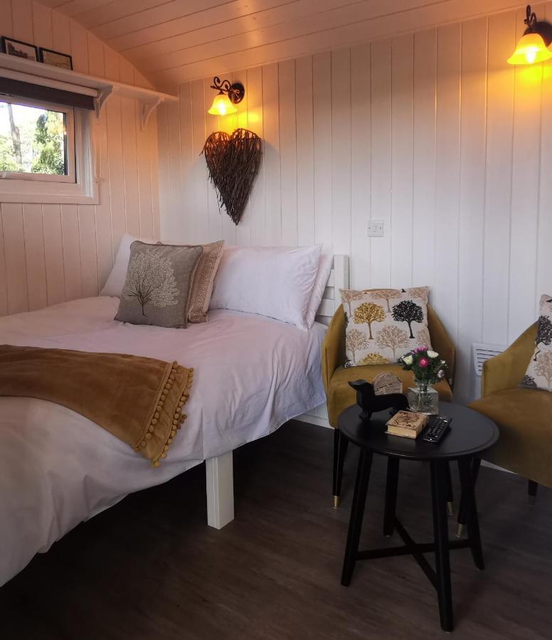 Forest Heath Shepherd'S Huts Ringwood Exteriör bild